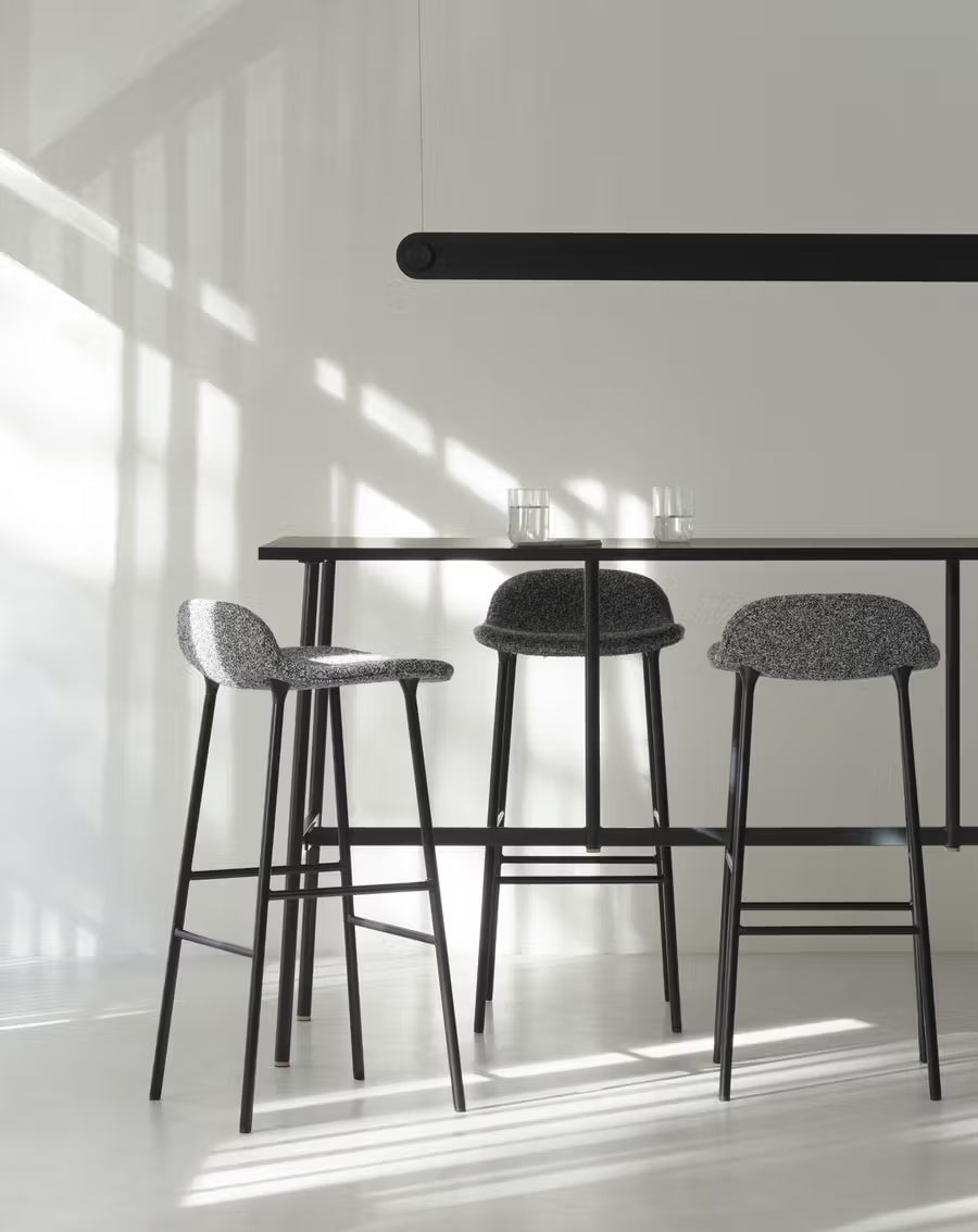 Sgabello Form H65, Acciaio Nero