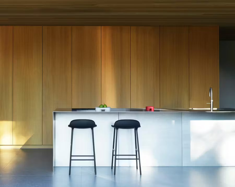 Sgabello Form H65, Acciaio Nero