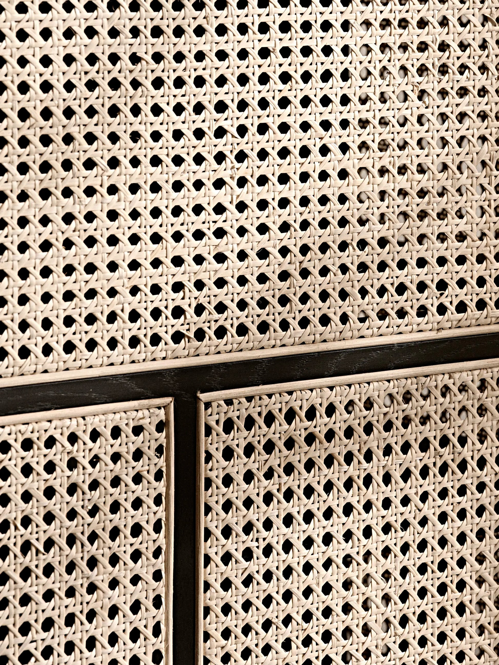 Credenza Air Design House Stockholm, dettaglio intreccio in rattan naturale
