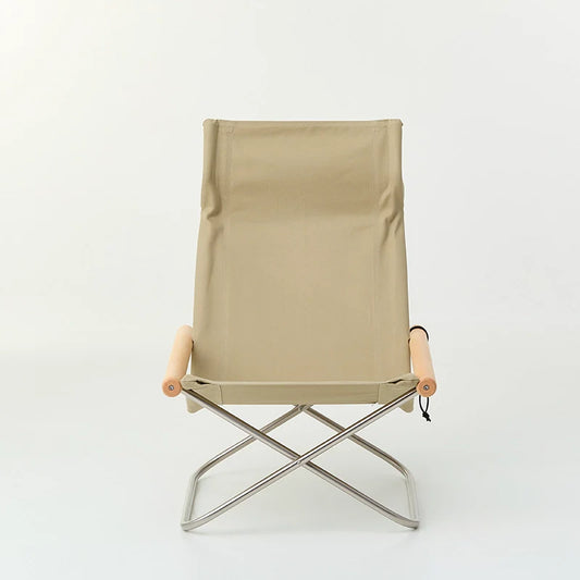 Vista frontale della poltrona pieghevole Nychair X color sage green