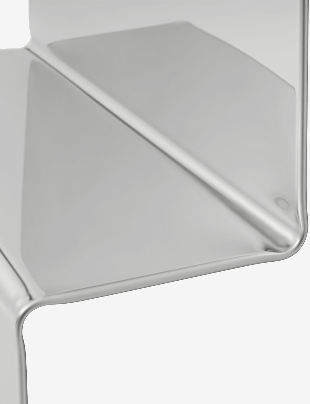 Specchio Pleat MUUTO - dettaglio piegatura scultorea